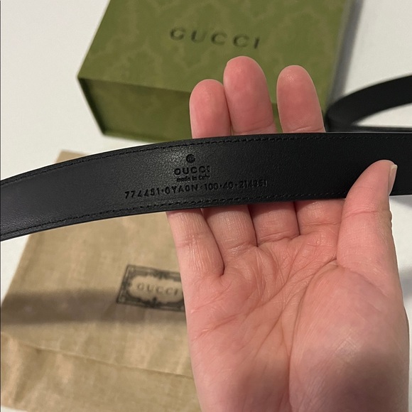 Women’s Gucci Leather Black Belt with Silver GG Buckle